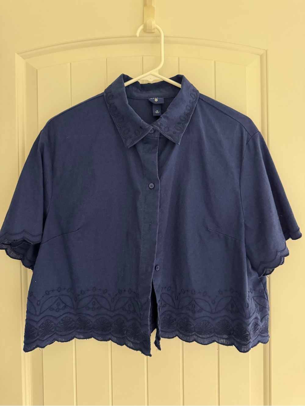 Roller Rabbit by Target Medium Navy Linen Embroidered Short-Sleeve Button Down